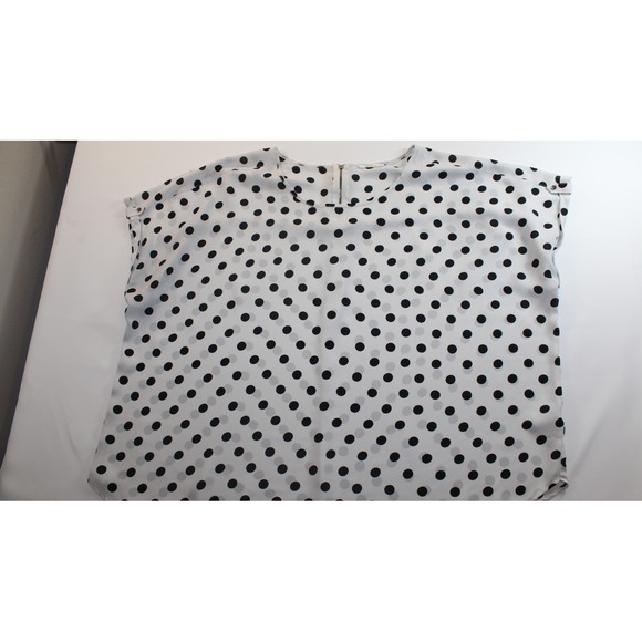 Maurices Tops - Maurices Womens 3X Polka Dot Blouse White Black Short Sleeve Back Zip Top